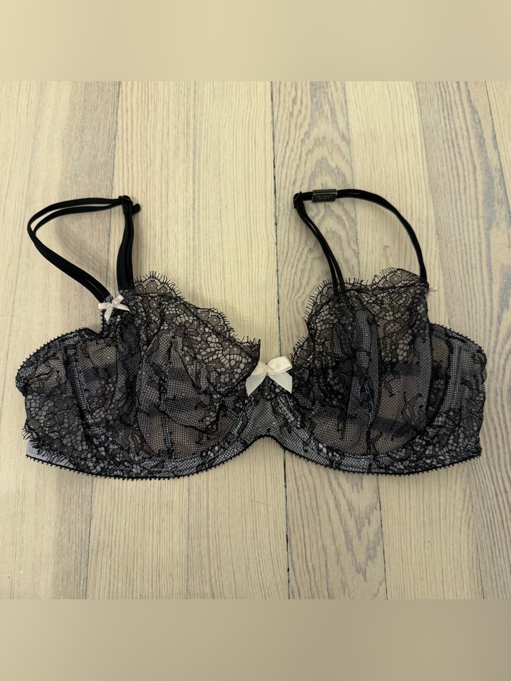VICTORIA’S SECRET Women’s Black Lace Unlined Demi Bra Size 34C